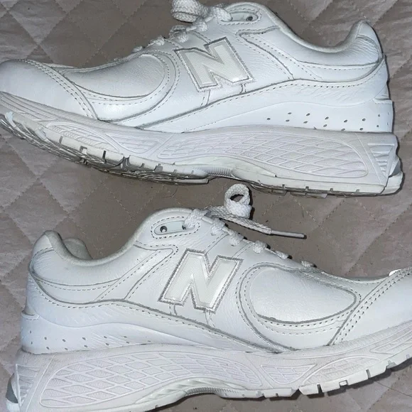 New Balance Sneakers Sz 8.5 - Picture 5 of 12